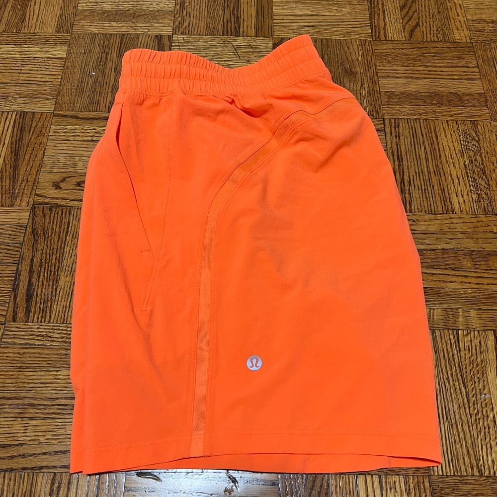 Lululemonn 7’ Small Linerless Pace Breaker shorts - Highlighter Orange